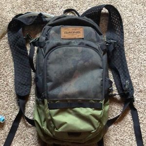 Dakine Day Hike pack W/ Water Bladder